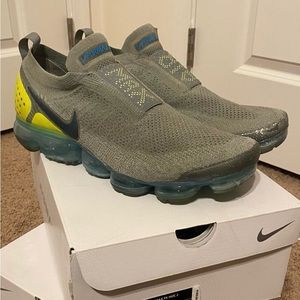 Comfortable light shoe in good condition. Shoot me an offer.